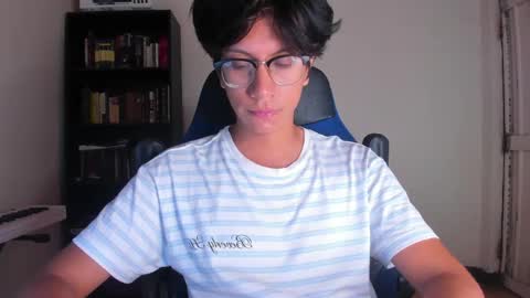 Snapshot of literateboy chatting on 06-04-26, 01:44 Literateboy online show from 06-04-26, 01:44