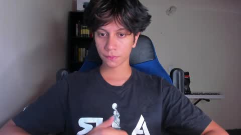 Snapshot of literateboy chatting on 06-05-26, 01:45 Literateboy online show from 06-05-26, 01:45