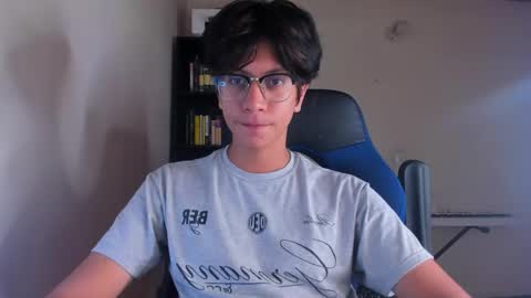 Snapshot of literateboy chatting on 06-06-26, 01:43 Literateboy online show from 06-06-26, 01:43