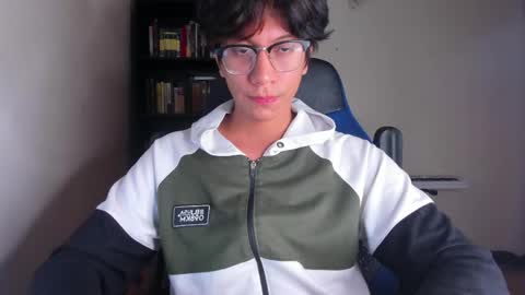 Snapshot of literateboy chatting on 06-08-26, 01:39 Literateboy online show from 06-08-26, 01:39