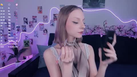 Snapshot of little__caprice chatting on 11-19-25, 07:19 Bella online show from 11-19-25, 07:19