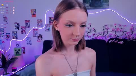 Snapshot of little__caprice chatting on 12-16-25, 07:24 Bella online show from 12-16-25, 07:24