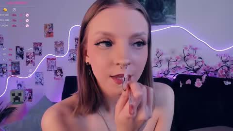 Snapshot of little__caprice chatting on 12-23-25, 07:06 Bella online show from 12-23-25, 07:06