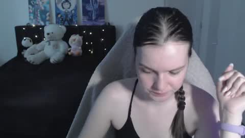 Snapshot of little__flowers chatting on 06-12-26, 08:57 little__flowers online show from 06-12-26, 08:57
