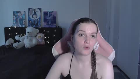 Snapshot of little__flowers chatting on 06-17-26, 09:12 little__flowers online show from 06-17-26, 09:12
