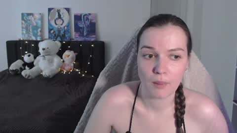 Snapshot of little__flowers chatting on 06-22-26, 08:33 little__flowers online show from 06-22-26, 08:33
