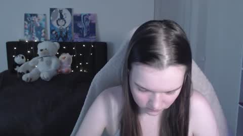 Snapshot of little__flowers chatting on 06-24-26, 11:20 little__flowers online show from 06-24-26, 11:20