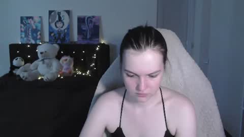 Snapshot of little__flowers chatting on 07-06-26, 10:01 little__flowers online show from 07-06-26, 10:01