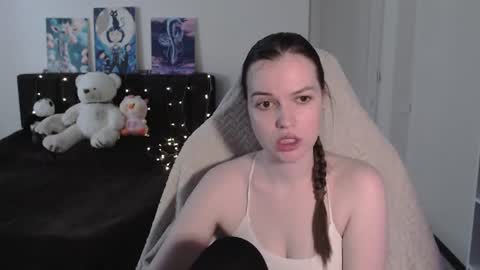 Snapshot of little__flowers chatting on 07-15-26, 07:46 little__flowers online show from 07-15-26, 07:46