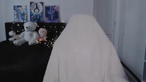 Snapshot of little__flowers chatting on 07-28-26, 11:17 little__flowers online show from 07-28-26, 11:17