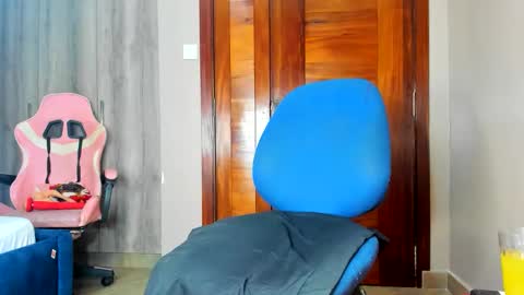 Snapshot of little_africa chatting on 05-10-26, 07:13 little_africa online show from 05-10-26, 07:13