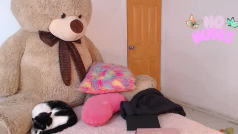 Snapshot of little_angelito2 chatting on 02-04-26, 09:53 TU ANGELITO online show from 02-04-26, 09:53