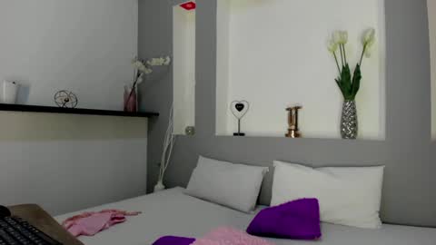 little_carolain online show from 12-08-24, 07:11