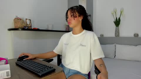 little_carolain online show from 12-13-24, 03:27