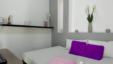 little_carolain online show from 12-13-24, 07:32