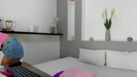 little_carolain online show from 12-14-24, 07:25