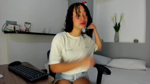 little_carolain online show from 12-15-24, 07:21