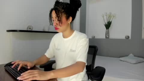 little_carolain online show from 12-23-24, 07:30