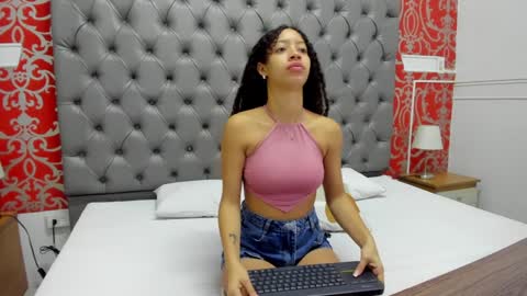 little_carolain online show from 12-24-24, 03:37