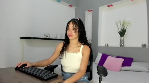 little_carolain online show from 12-29-24, 07:11