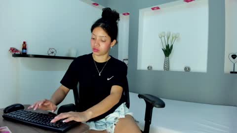 little_carolain online show from 01-07-25, 10:41
