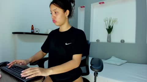 little_carolain online show from 01-08-25, 01:42