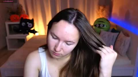 Snapshot of little_doll_meow chatting on 10-15-25, 02:55 Alexandra online show from 10-15-25, 02:55