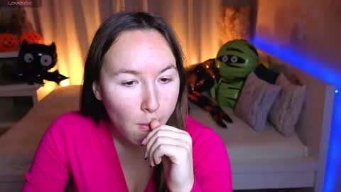 Snapshot of little_doll_meow chatting on 10-17-25, 02:48 Alexandra online show from 10-17-25, 02:48
