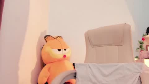 Help me reach 100 likes online show from 02-04-25, 10:13