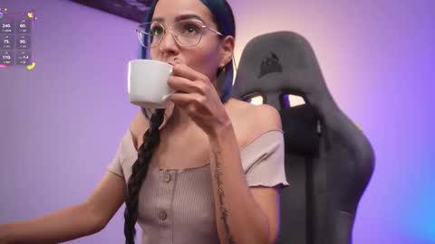 Help me reach 100 likes online show from 02-11-26, 07:08