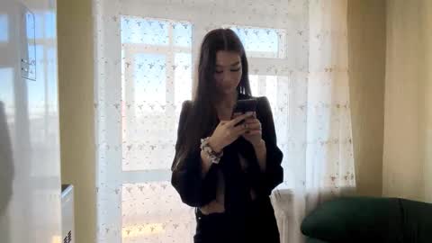 Viiola online show from 10-31-25, 03:29