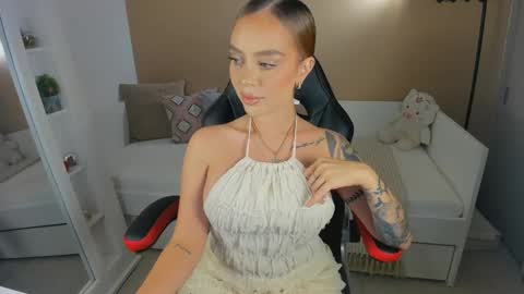 Snapshot of little_kitty4 chatting on 10-27-25, 10:47 little_kitty4 online show from 10-27-25, 10:47