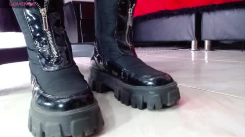 Snapshot of little_mars1 chatting on 09-16-25, 06:20 Misstress Martina online show from 09-16-25, 06:20