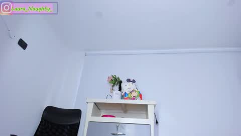 Im Laura. buy my contentcompra mi contenido offline  online show from 01-14-25, 12:45