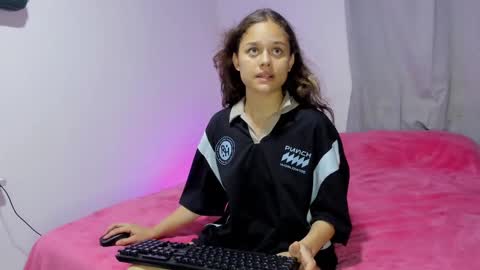 Snapshot of littlecheerry69 chatting on 10-01-25, 01:39 littlecheerry69 online show from 10-01-25, 01:39