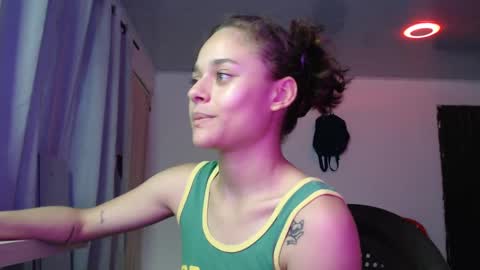 Snapshot of littlecheerry69 chatting on 10-20-25, 02:39 littlecheerry69 online show from 10-20-25, 02:39