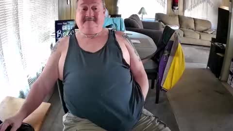 Snapshot of littled83057 chatting on 11-19-25, 07:58 Littled83057 online show from 11-19-25, 07:58