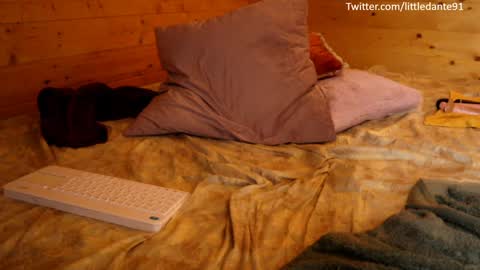 Snapshot of littledante91 chatting on 01-10-25, 05:56 Maria and Viktor online show from 01-10-25, 05:56