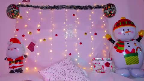 littlee_emma_ online show from 12-23-24, 09:16
