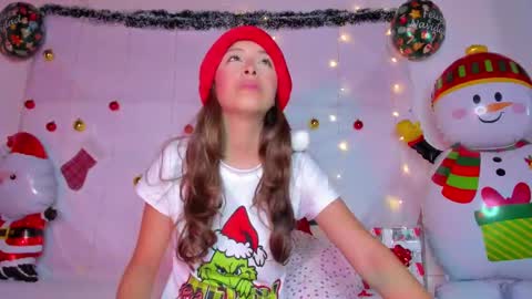 littlee_emma_ online show from 12-26-24, 05:47