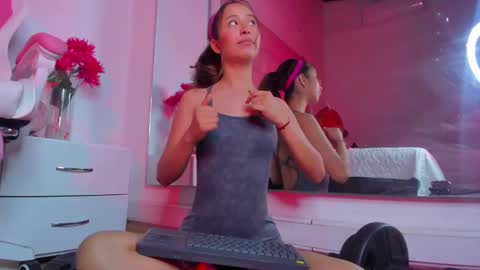 littlee_emma_ online show from 02-03-25, 06:34