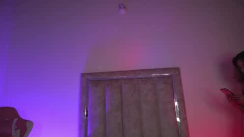 littlee_emma_ online show from 04-19-26, 12:00