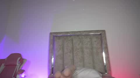 Snapshot of littlee_emma_ chatting on 04-30-26, 11:20 littlee_emma_ online show from 04-30-26, 11:20