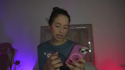 Snapshot of littlee_emma_ chatting on 05-20-26, 11:55 littlee_emma_ online show from 05-20-26, 11:55