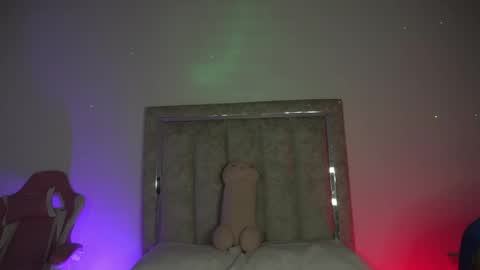 Snapshot of littlee_emma_ chatting on 05-27-26, 12:18 littlee_emma_ online show from 05-27-26, 12:18