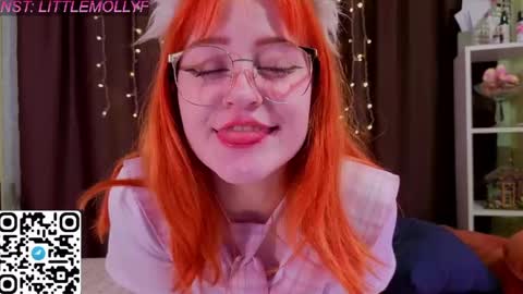 Snapshot of littlefoxyhole chatting on 05-29-26, 02:20 Molly online show from 05-29-26, 02:20