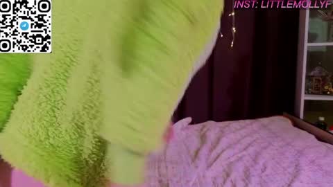 Snapshot of littlefoxyhole chatting on 06-05-26, 01:34 Molly online show from 06-05-26, 01:34