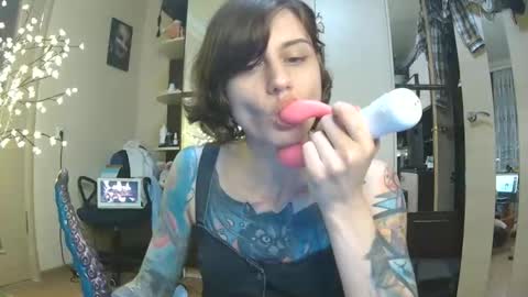 littlehappines online show from 04-19-26, 08:00