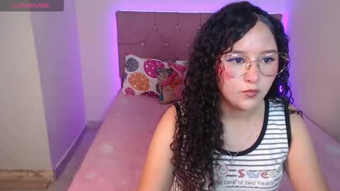 Snapshot of littlelion18 chatting on 02-12-26, 02:01 isabella online show from 02-12-26, 02:01