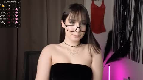 Snapshot of littlem0lly chatting on 02-11-26, 03:28 Violetta online show from 02-11-26, 03:28